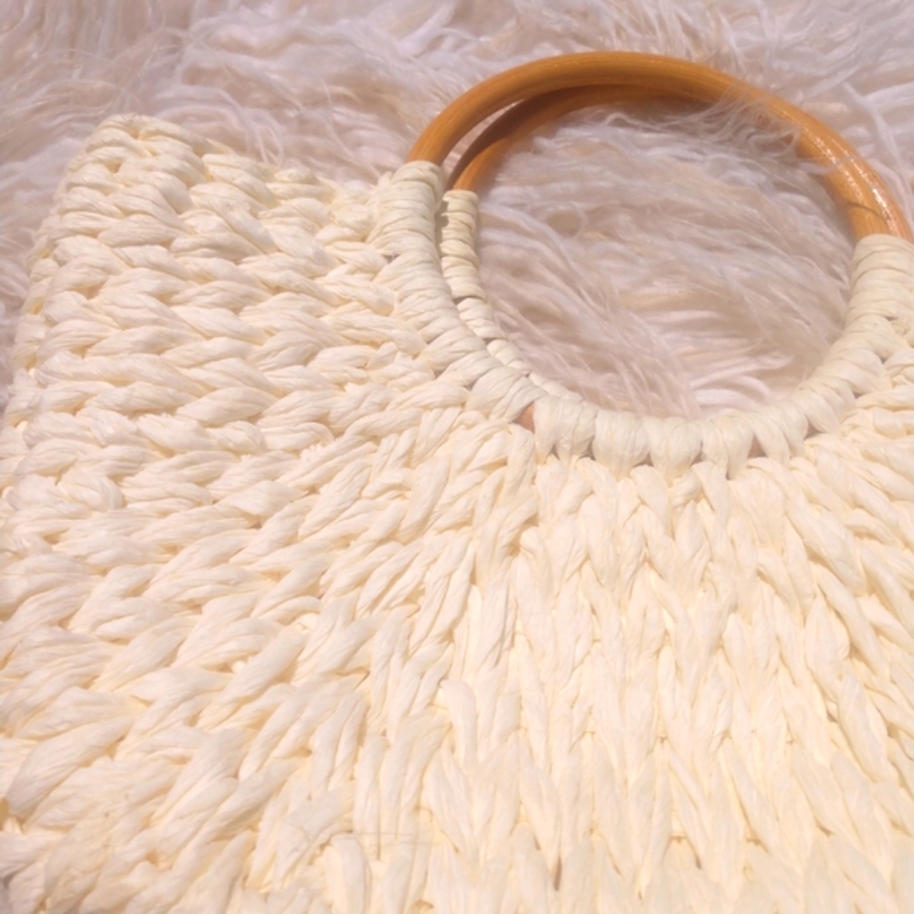 Woven cream hand purse - Picture 2 of 4